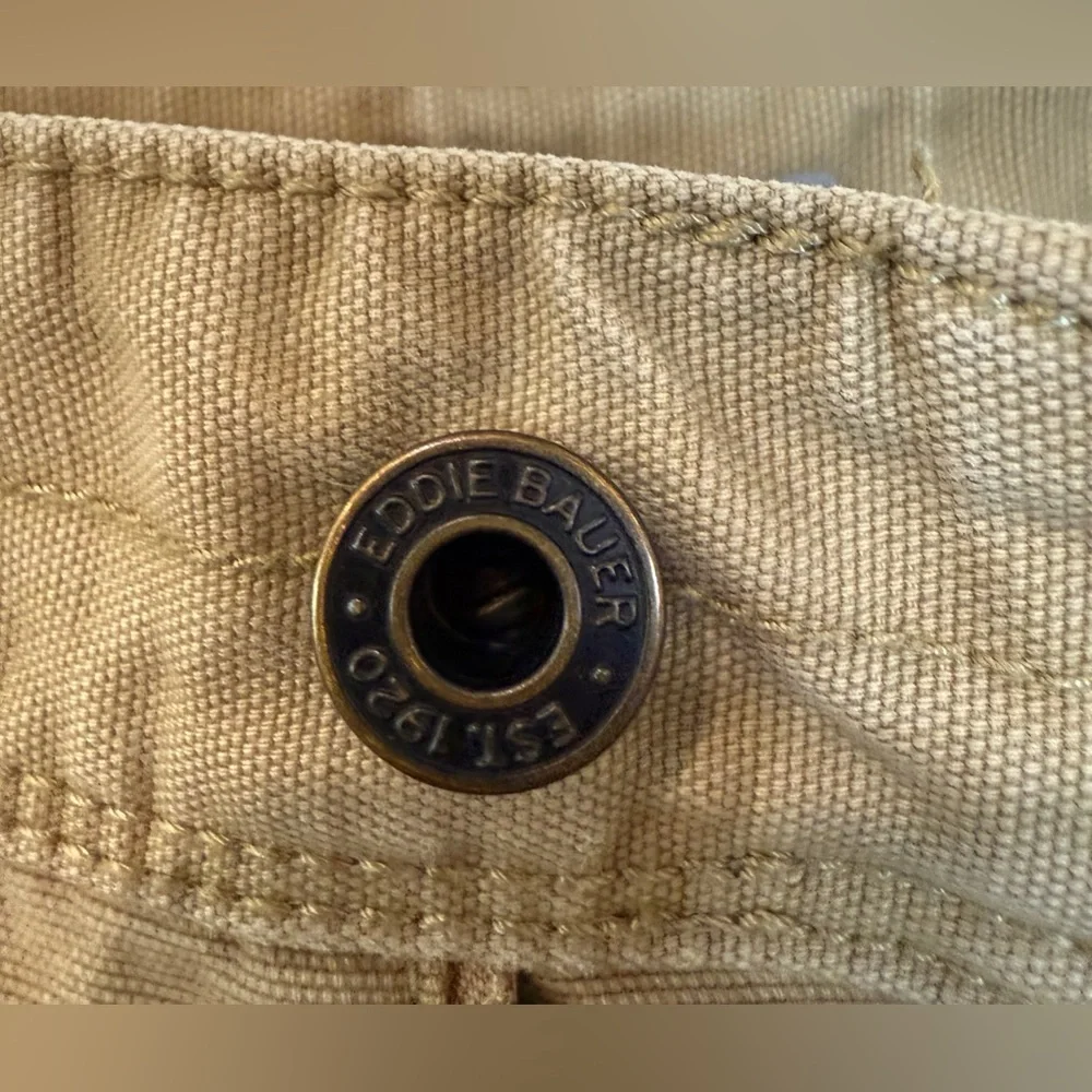 Eddie Bauer | Men's 100% Cotton Classic Khaki Cargo Shorts, Size 33 - Picture 7 of 16